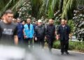 SULTAN Ibrahim berkenan berjalan kaki meninjau tahap kebersihan di sekitar Jalan Gallagher. - FACEBOOK SULTAN IBRAHIM