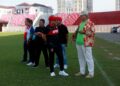 ANNUAR Musa (kanan) semasa melihat sesi latihan pertama Kelantan TRW di Stadium Sultan Muhammad IV, Kota Bharu, Kelantan. - UTUSAn/KAMARUL BISMI KAMARUZAMAN