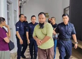 MUHAMMED Syahril Reza Omar dituduh melakukan amang seksual fizikal terhadap seorang kanak-kanak lelaki berusia sembilan tahun didakwa di Mahkamah Sesyen Taiping hari ini. - UTUSAN/MUHAMAD NAZREEN SYAH MUSTHAFA
