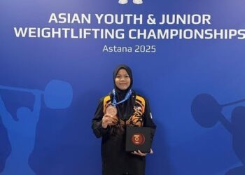 Nurul Syasya Khairina Samsur meraih pingat gangsa di Kejohanan Angkat Berat Remaja Asia 2025 di Kazakhstan, semalam. - IHSAN MSN
