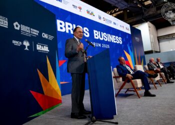 ANWAR Ibrahim sewaktu berucap pada Forum Perniagaan BRICS sempena Sidang Kemuncak Pemimpin BRICS Ke-17 di Rio De Jeneiro, Brazil hari ini-GAMBAR/PEJABAT PERDANA MENTERI