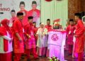 ASYRAF Wajdi Dusuki (tiga dari kiri) merasmikan Mesyuarat Perwakilan UMNO Bahagian Hulu Terengganu di Akademi Binaan Malaysia (ABM), Kampung Jenagor, Kuala Berang, Terengganu. -UTUSAN/PUQTRA HAIRRY