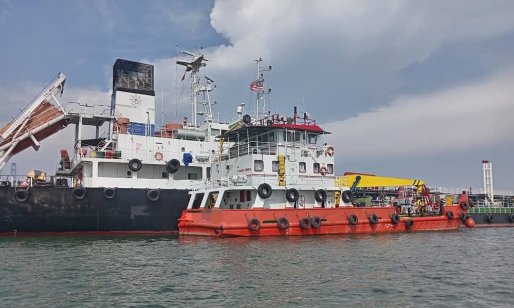 Kapal bawa 62,000 liter diesel ditahan
