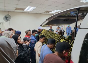 JENAZAH salah seorang mangsa yang selesai dibedah siasat di Jabatan Forensik Hospital Sultanah Bahiyah (HSB) di Alor Setar.