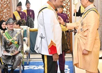 Christopher Raj dikurniakan pingat Darjah Kebesaran Mahkota Pahang Yang Amat Mulia-Peringkat Kedua Darjah Indera Mahkota Pahang sempena Ulangtahun Hari Keputeraan yang ke-66 Sultan Pahang, Al-Sultan Abdullah Ri'ayatuddin Al-Mustafa Billah Shah Ibni AlMarhum Sultan Haji Ahmad Shah, hari ini.
