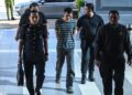 IZAT Saini@Zaini dibawa ke Mahkamah Majistret Kuala Lumpur hari ini bagi berdepan pertuduhan melibas parang kepada anggota polis di Desa Pandan, Selasa lalu. - UTUSAN/SYAKIR RADIN