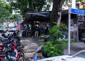 ISU perobohan sembilan gerai di Desa Pandan, Kuala Lu,pur bagi memberi laluan kerja pelebaran jalan perlu diselesaikan dengan situasi menang-menang-UTUSAN/M. FIRDAUS M. JOHARI