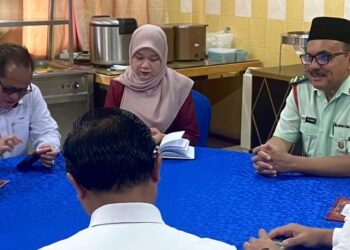 FADHLINA Sidek hadir di sebuah sekolah yang terlibat dengan kes pergaduhan.