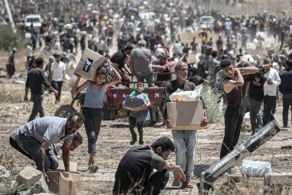 Penduduk Gaza diacu senapang, bom tangan ketika ambil bantuan