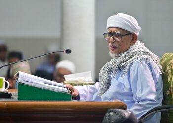 ABDUL Hadi Awang kembali menyampaikan kuliah duha di Masjid Rusila, Marang, Terengganu, hari ini. - UTUSAN/PUQTRA HAIRRY