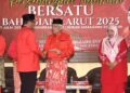 HAMZAH Zainudin menyampaikan sumbangan pada Persidangan Tahunan Bersatu Bahagian Larut 2025 di Selama semalam. - UTUSAN/ZULFACHRI ZULKIFLI