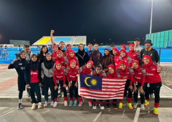 PASUKAN hoki wanita remaja negara yang layak ke Kejohanan Remaja Dunia di Chile pada Disember depan. - UTUSAN