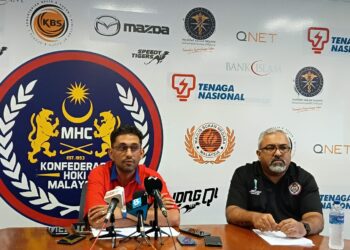 PENGERUSI Jawatankuasa Pertandingan KHM, Datuk Seri Anil Sandhu (kiri) bersama delegasi teknikal MJHL, Deepak  Sharma dalam sidang media di Bukit Jalil hari ini.