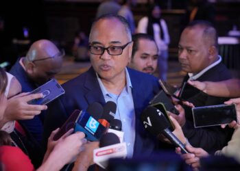 KETUA Pengarah Majlis Sukan Negara (MSN), Jefri Ngadiri ketika ditemu bual selepas Majlis Anugerah Persatuan Penulis-penulis Sukan (SAM) di sebuah hotel di sini, hari ini. - UTUSAN/SADDAM YUSOFF