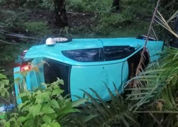 KEADAAN kereta yang dinaiki enam sekeluarga yang terlibat dalam kemalangan meragut dua nyawa berhampiran jalan Kilang Sawit Felda Gugusan Rasau Kerteh di Dungun, Terengganu.