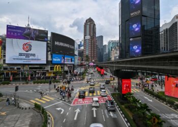 IMF dan Bank Dunia menyemak turun pertumbuhan ekonomi Malaysia masing-masing kepada 3.9 peratus dan 4.1 peratus untuk tahun ini pada April lalu.