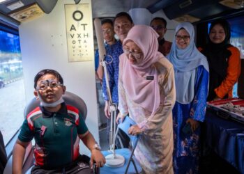 Dr. Zaliha Mustafa meninjau Program Mata Hati Wilayah 2025 di Sekolah Kebangsaan (SK)  Sri Bintang Utara, Kuala Lumpur, semalam. - UTUSAN/SADDAM YUSOFF