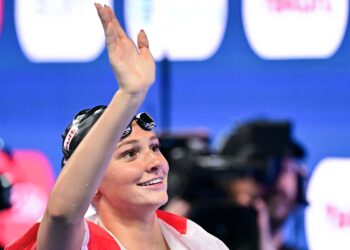 SUMMER Mcintosh turut mewarnai hari pembukaan Kejohanan Dunia Akuatik selepas merangkul emas pertama menerusi acara 400 meter (m) gaya bebas wanita, pada Ahad. - AFP