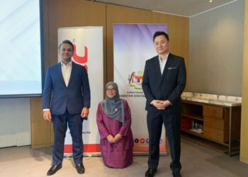 ANUAR Faris Fadzil, (dari kiri) Nik Zalbiha Nik Mat dan Andrew Tai ketika taklimat media Malaysia Digital Xceleration (MDX) Summit di Grand Hyatt, Kuala Lumpur, hari ini. - UTUSAN/SABRINA ZULKIFLI