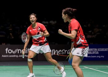 GO Pei Kee-Teoh Mei Xing tewas kepada gandingan tuan rumah, Jia Yi Fan-Zhang Shu Xian 7-21, 15-21 pada aksi suku akhir Terbuka China di Gimnasium Pusat Sukan Olimpik, Changzhou hari ini.