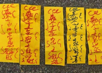 SEBUAH kelab bola sepak China didenda selepas meletakkan tangkal dalam bilik persalinan pihak lawan untuk memperoleh kemenangan. – AGENSI
