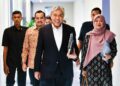 AHMAD Zahid Hamidi, Fadhlina Sidek dan Asyraf Wajdi Dusuki selepas Mesyuarat Penyelarasan Pengurusan Sekolah Berasrama Penuh (SBP) dan Maktab Rendah Sains Mara (MRSM), di Kuala Lumpur, semalam. – UTUSAN/SHIDDIEQIIN ZON