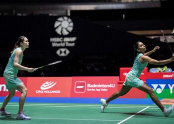 PEARLY Tan-M. Thinaah menewaskan pasangan Jepun Rui hirokami-Sayaka Hobara 21-17, 21-13 pada aksi pusingan kedua Terbuka China di Gimnasium Pusat Sukan Olimpik, Changzhou, hari ini. - AFP