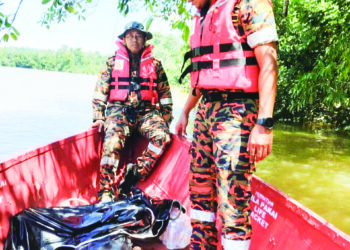 MAYAT remaja ditemukan lemas kira-kira satu kilometer dari lokasi mangsa dipercayai tergelincir di Sungai Talam, Indera Mahkota 15 
di Kuantan, Pahang.