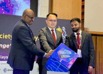 DANIEL Gooi (tengah) ketika menghadiri Kongres Antarabangsa ke-32 Persatuan Obstetrik dan Ginekologi Malaysia (OGSM) di Pusat Konvensyen Spice, Bayan Lepas, Pulau Pinang.