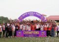 Pengerusi Majlis Amanah Rakyat (Mara), Datuk Dr. Asyraf Wajdi Dusuki bersama-sama pemain ragbi dan jurulatih Maktab Rendah Sains Mara (MRSM) meraikan kemenangan mereka menjuarai Kejohanan Ragbi Super Schools 2025 d Taman Ekuestrian, Putrajaya, kelmarin.