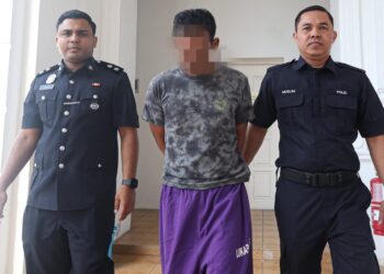 SEORANG pesara tentera tidak mengaku bersalah melakukan amang seksual fizikal dan merogol anak kandungnya sehingga hamil didakwa di Mahkamah Sesyen Ipoh hari ini. - UTUSAN