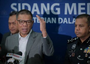 SAIFUDDIN Nasution Ismail ketika perhimpunan bulanan  KDN, Putrajaya. - UTUSAN/FAIZ ALIF ZUBIR