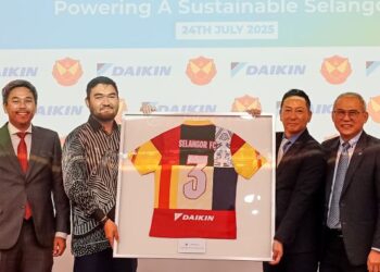 Raja Muda Selangor, Tengku Amir Shah Sultan Sharafuddin Idris Shah pada majlis menandatangani penajaan bersama Daikin di Petaling Jaya, semalam. - IHSAN SFC