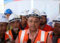  AHMAD Samsuri Mokhtar bercakap kepada pemberita  selepas mengadakan lawatan ke tapak projek Laluan Rel Pantai Timur (ECRK) Jertih di Besut, Terengganu.