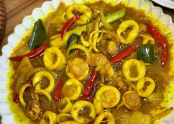 lebih enak dihidang bersama telur dadar dan ulam-ulaman.
