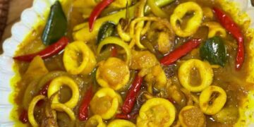 lebih enak dihidang bersama telur dadar dan ulam-ulaman.