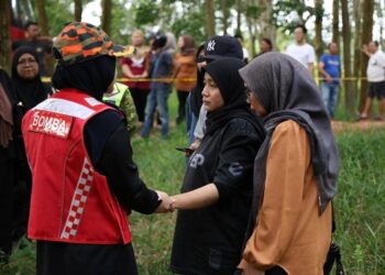 KELUARGA Ija Nizaruddin memohon orang ramai tidak membuat sebarang spekulasi mengenai kehilangannya di kawasan sungai Kampung Tui, Bukit Kepong, Muar.