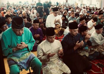 SULTAN Sharafuddin Idris Shah Alhaj berkenan menunaikan solat Jumaat hari ini.