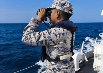 MARITIM Terengganu menamatkan operasi mencari dan menyelamat nelayan yang dilaporkan hilang ketika keluar mencandat sotong di perairan Pulau Bidong, Terengganu sejak 25 Jun lalu. - IHSAN MARITIM MALAYSIA