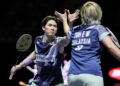 CHEN Tang Jie-Toh Ee Wei menewaskan pasangan tuan rumah, Gao Jia Xuan-Wu Meng Ying 22-20, 21-17 pada aksi pusingan kedua Terbuka China di Gimnasium Pusat Sukan Olimpik, Changzhou, hari ini. - AFP