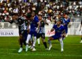 AKSI perlawanan persahabatan antara Terengganu FC (TFC) menentang Penang FC di Stadium Sultan Ismail Nasaruddin Shah, Kuala Terengganu, Terengganu malam tadi. - UTUSAN/PUQTRA HAIRRY