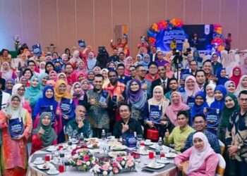 PENERIMA anugerah bergambar pada Majlis Apresiasi Penyelidikan dan Inovasi (MAPI) Universiti Malaysia Terengganu (UMT) 2025 di Kuala Nerus, Terenganu. 