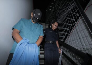 MOHD. Khalid Ka'ab dijatuhi hukuman denda RM35,000 selepas mengaku bersalah di Mahkamah Sesyen Ipoh atas pertuduhan memalsukan dokumen berkaitan program pengambilan pelajar, enam tahun lalu. - UTUSAN