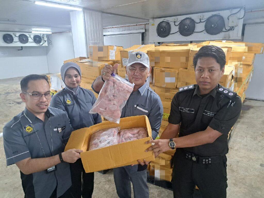 13 tan keratan ayam sejuk beku diragui status halal dirampas