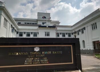 MAHKAMAH Tinggi Johor Bahru menjatuhkan hukuman gantung sampai mati terhadap tiga lelaki yang mengedar dadah methamphetamine melebihi 1 tan, pada tahun 2019.