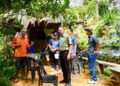 RAHIMI Ismail (tengah) mengadakan lawatan
ke Kompleks Eko Pelancongan Sungai Batu Pahat serta sekitar kawasan Banjaran Nakawan di Kangar, Perlis hari ini.-UTUSAN