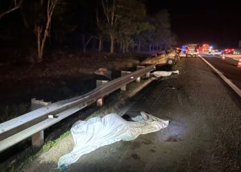 KEADAAN lokasi kemalangan meragut tiga nyawa warga Bangladesh di Lebuhraya Pantai Timur (LPT) arah barat, di Kuantan, Pahang.
