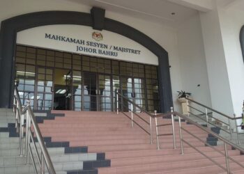MAHKAMAH Majistret Johor Bahru mendenda RM600 seorang remaja lelaki kerana membuat laporan polis palsu diserang individu menggunakan senjata api, bagi mendapatkan perhatian dan kasih sayang abang dan kakaknya.