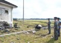 MUHAMAD Norazlan Aris melihat keadaan pesawat pejuang F/A-18D Hornet yang musnah keseluruhannya akibat terbakar dan terhempas ketika berlepas dari Lapangan Terbang Sultan Haji Ahmad Shah di Kuantan, Pahang.