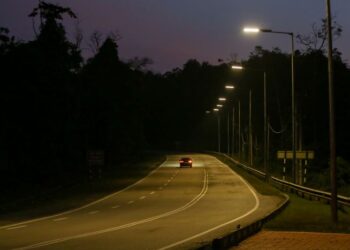PEMASANGAN lampu solar, jalan diturap  dan pembinaan penghadang jalan bukan lesan untuk pemandu memecut laju kenderaan.